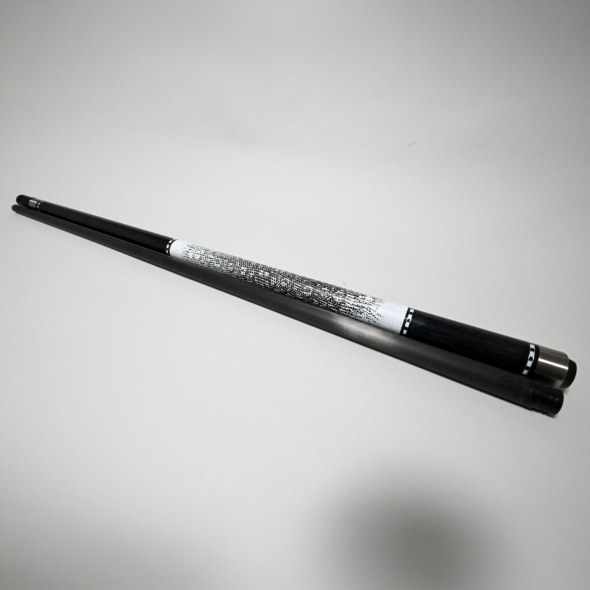 BIZU MOON SPEED カーボンファイバー プールキュー - リザードスキンテクスチャ